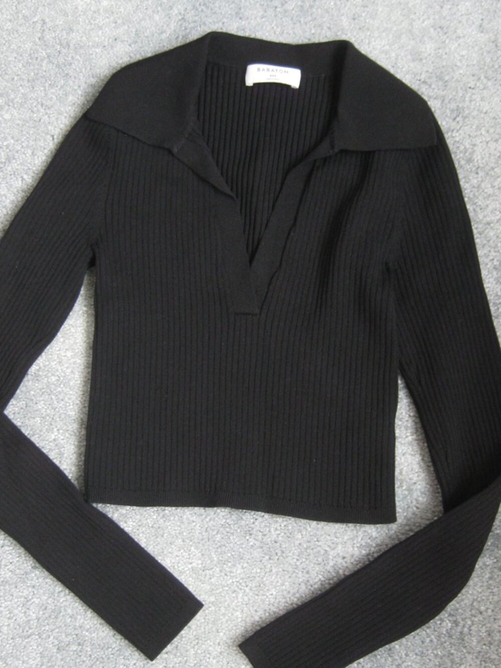 Babaton 2XS Black Ribbed Cropped Collared V-Neck Womens Longsleeve Sweater